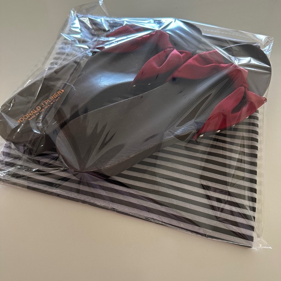 DONALD PLINER RUBY RED SATIN DARK WOOD SLIP-ONS....BRAND NEW/11M - Picture 9 of 9